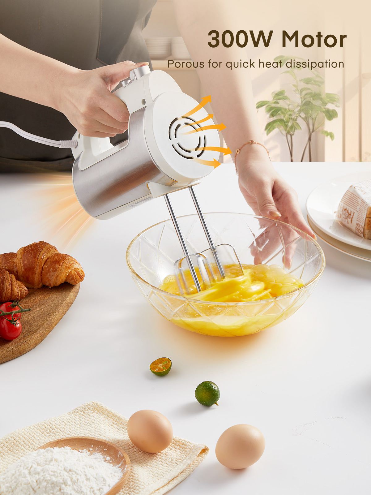 6-Gang-Handmixer mit Turbotaste, Küchenstabmixer zum Aufschlagen von Speisen, Eierschläger inkl. 3 Aufsätzen, Weiß
